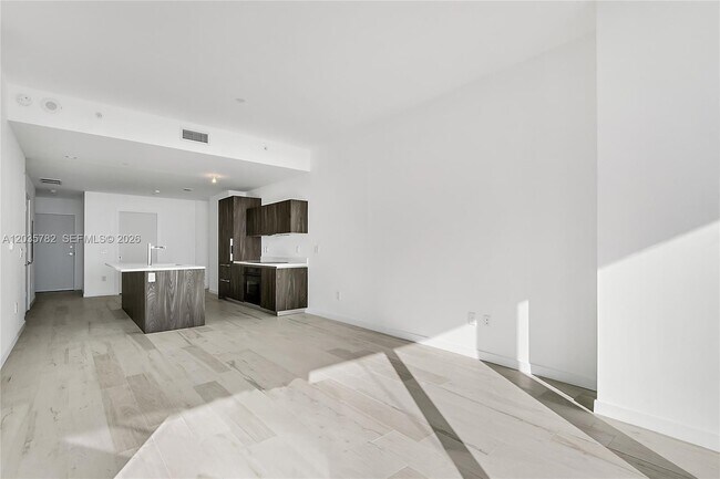 Building Photo - 480 NE 31st St