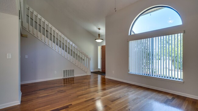 Building Photo - 4 BR / 2.5 BA – RARE FIND IN ROCKY BAYOU