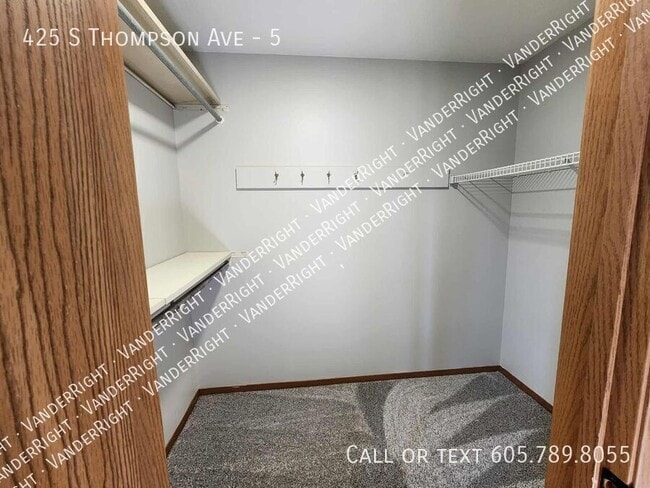 Building Photo - 425 S Thompson Ave