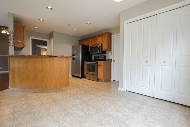 Building Photo - Pet Friendly Three Bedroom!