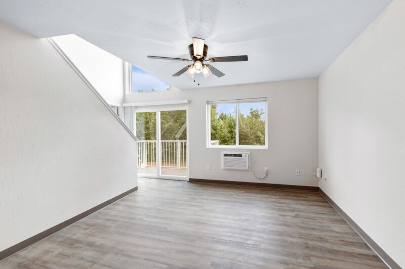 Building Photo - 352 Deschane Ave