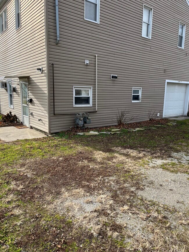 Exterior - 193 Monroe St