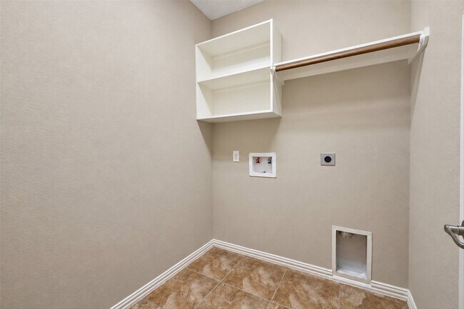 Building Photo - 42 Black Swan Ct
