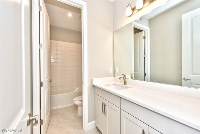 Building Photo - 2066 Grove Dr