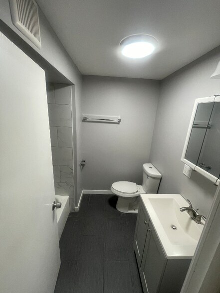 Building Photo - 7800 S Exchange Ave