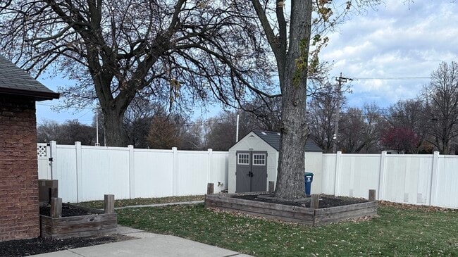 Building Photo - 4001 W 90th Pl