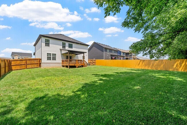 Building Photo - Pet Friendly Five Bedroom!