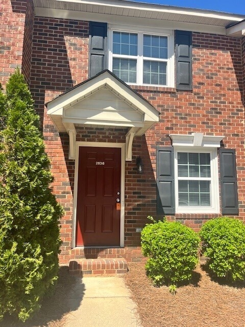 Building Photo - Luxurious and affordable all-brick townhom...