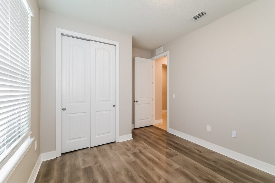 Building Photo - 1761 Cayman Cove Cir