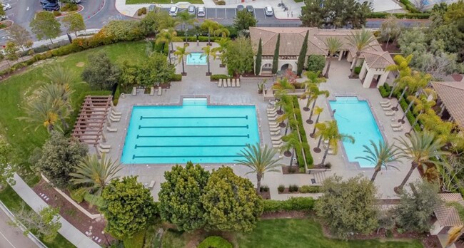 Building Photo - Spacious 3 Bed / 2.5 Bath Home in Chula Vista – Available May 15th