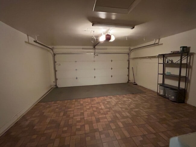 Building Photo - Unique 4 Bedroom, 2 Bath 2 Car Garage