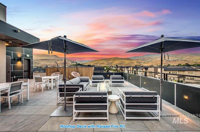 Building Photo - Stylish 1 Bed, 1 Bath Main-Level Condo in ...