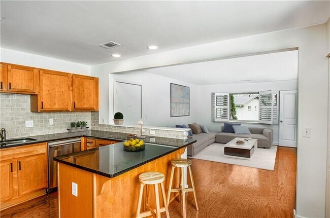 Building Photo - 449 Clairemont Ave