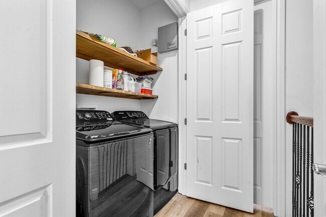 Building Photo - 3261 Estancia Wy