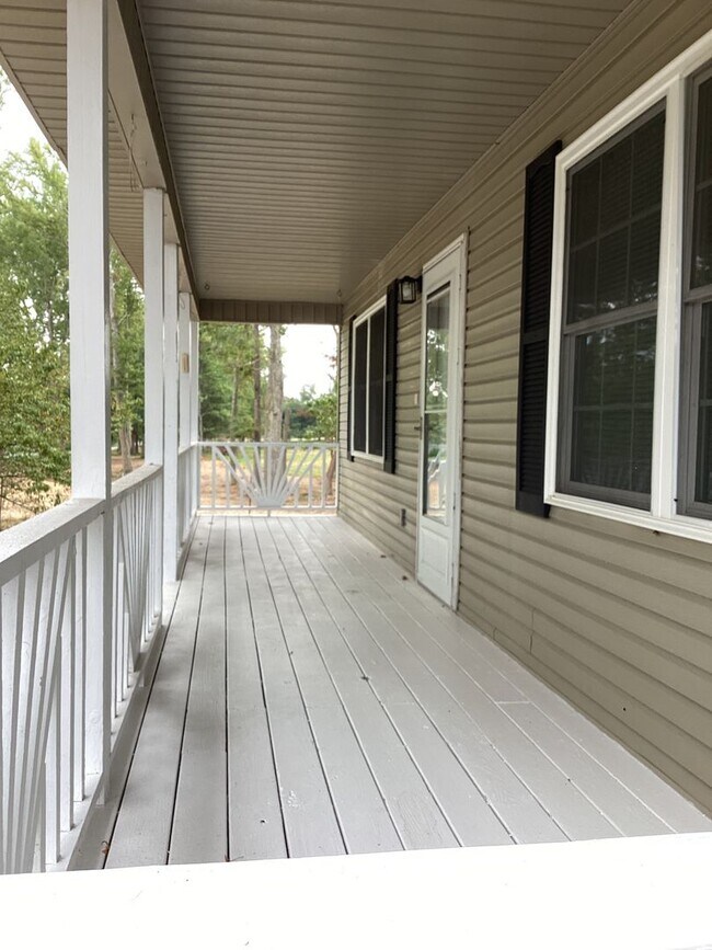 Building Photo - 4 Bedroom, 3 Bath home in the country.