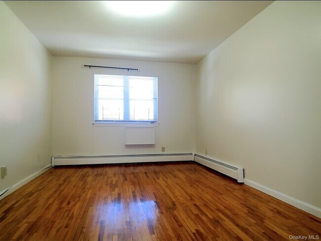Building Photo - 1465 Burke Ave