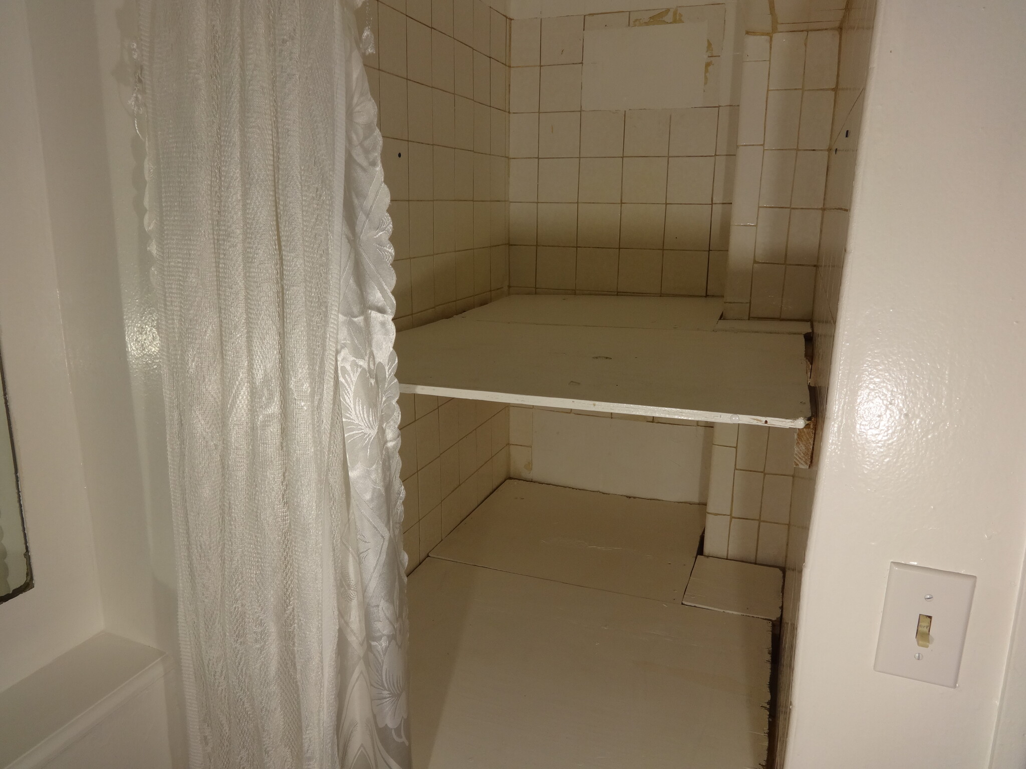 hidden storage at hallway junction - 1972 Avalon St