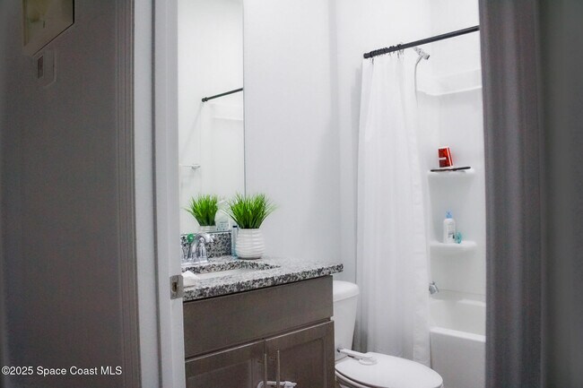 Building Photo - 843 Sorrel St NW