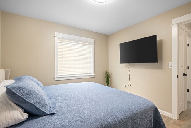 Building Photo - 3233 SE 51st Ave