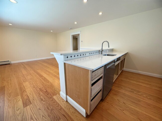 Building Photo - 250 Beechwood Ave