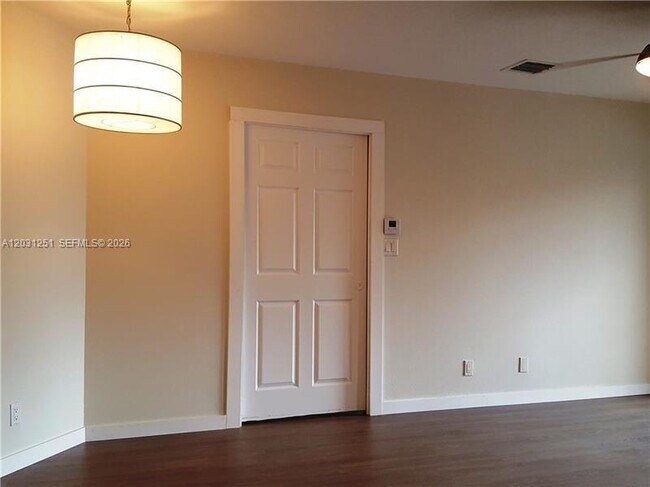 Building Photo - 109 Gardens Dr