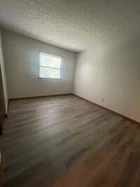 Building Photo - 8829 Greenburg Dr