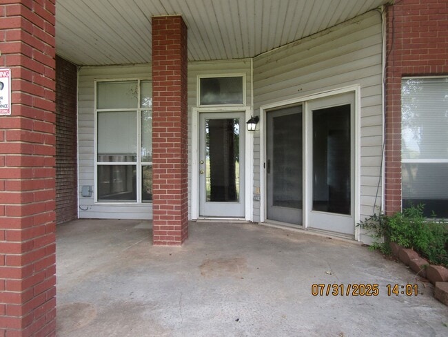 Building Photo - 503 NW Fairway Villa Dr