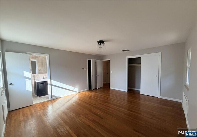 Building Photo - 1069 Palisade Ave