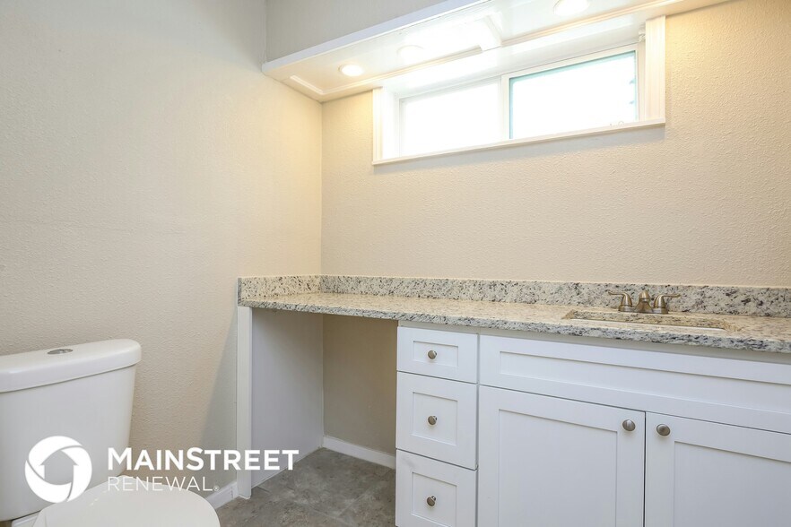 Building Photo - 4432 Ivy Dr