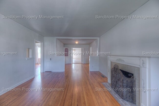 Building Photo - For Lease | Brookside | $1800 Rent | Available now!