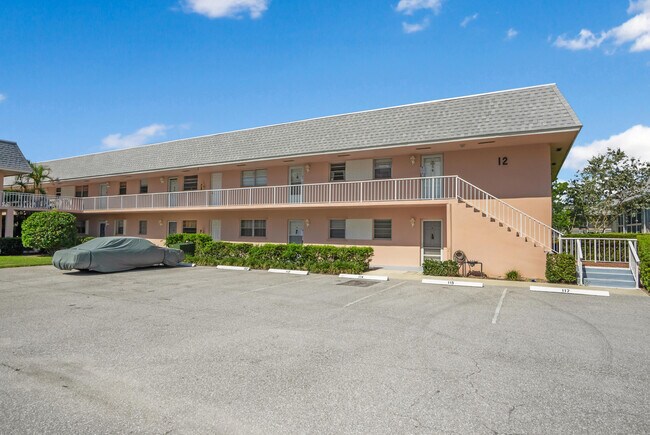 Building Photo - 18081 SE Country Club Dr