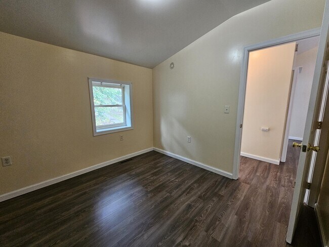 Building Photo - 212 E Pike St
