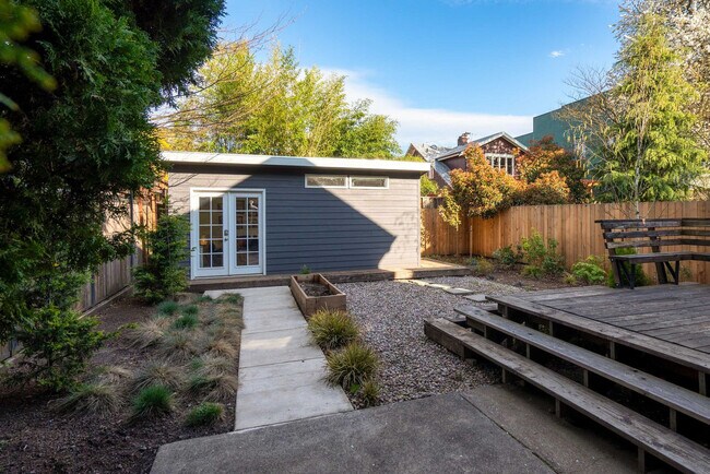 Building Photo - 5040 NE 18th Ave