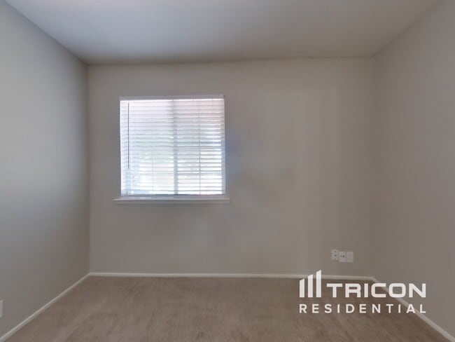 Building Photo - 2076 Harte Ct