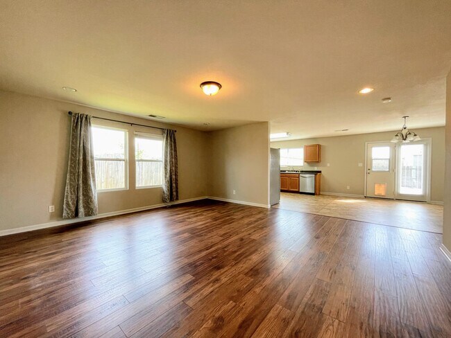 Building Photo - 3412 Castlecreek Dr SW