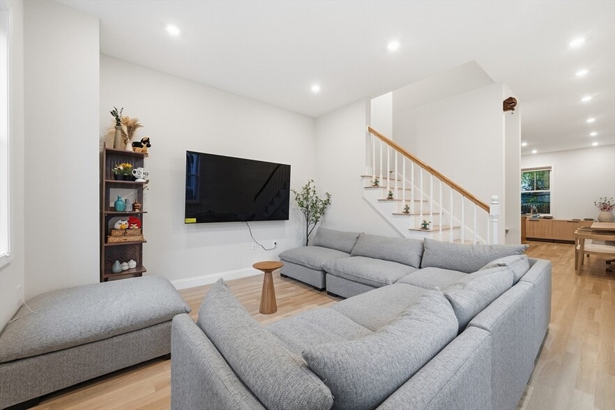 Primary Photo - 77 North St