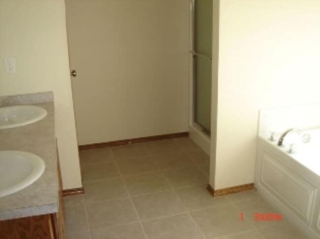 Building Photo - 3 bds/2 ba - Moore Schools