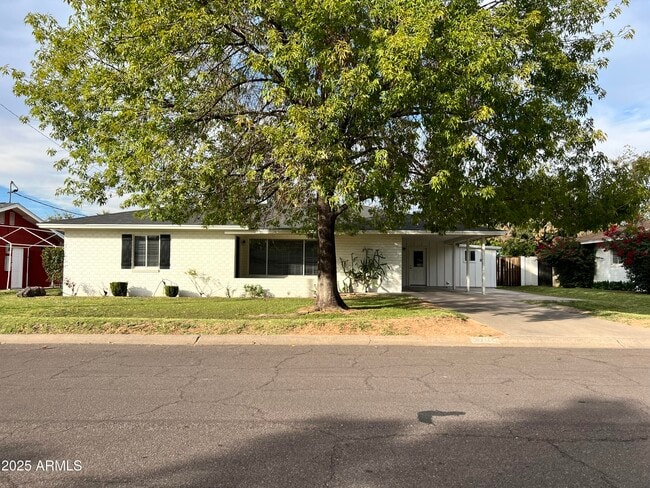 Building Photo - 4702 E Wilshire Dr