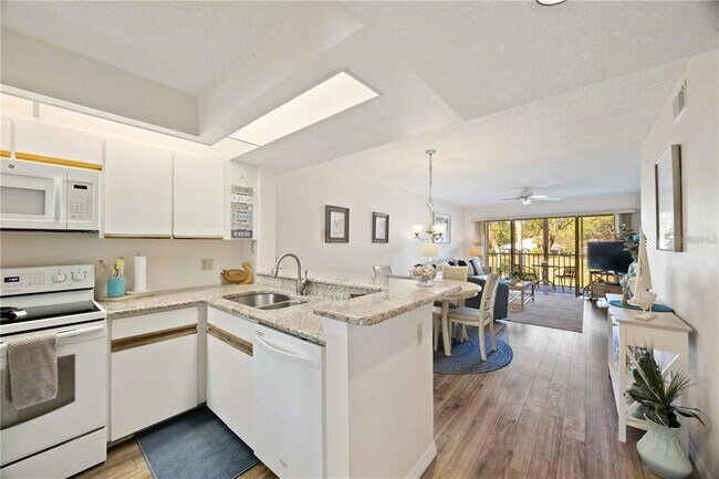 Building Photo - 433 Cerromar Ln