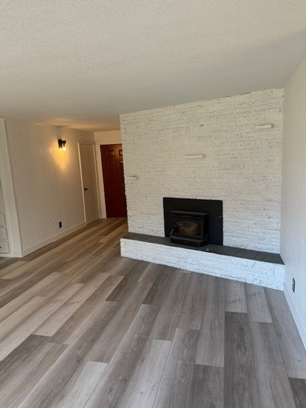 Building Photo - 605 N Rd 37