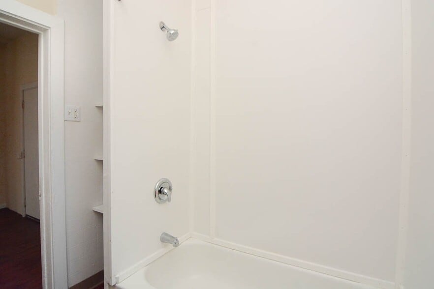 Building Photo - 1228 N Maplewood Ave