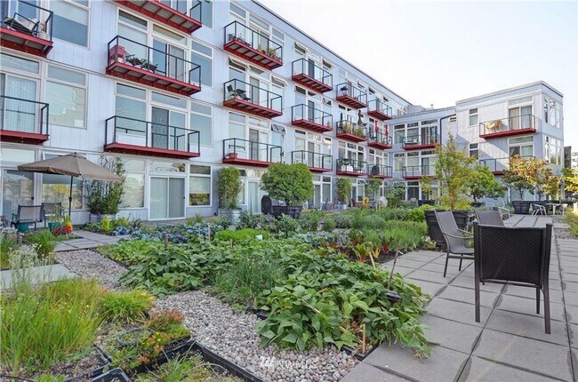 Building Photo - Metropolitan Living at its best!