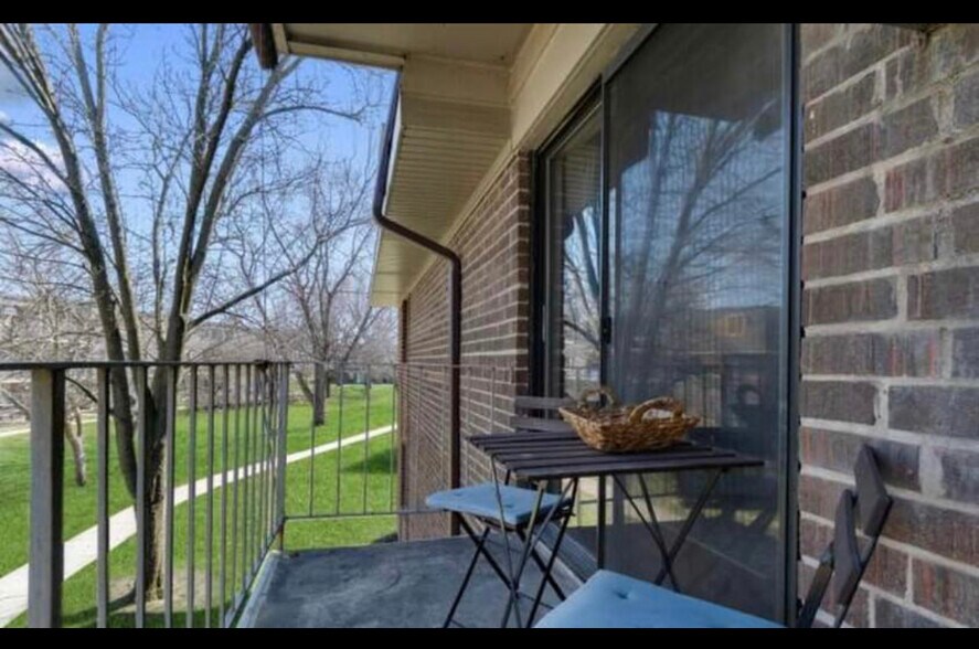 Building Photo - 138 E Bailey Rd