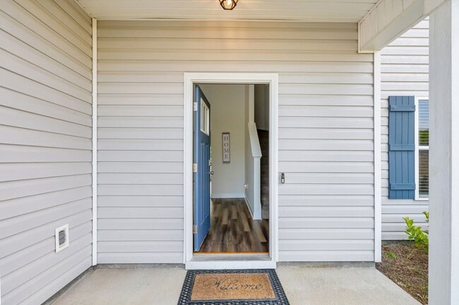 Building Photo - 487 Meloney Dr