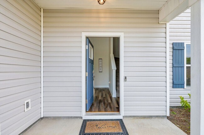 Building Photo - COMING JUNE 2026! (Pet Friendly)