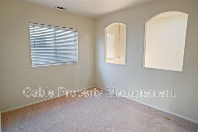 Building Photo - 30343 W Cedar Oak Ln