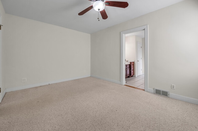 Building Photo - 538 Chinoe Rd