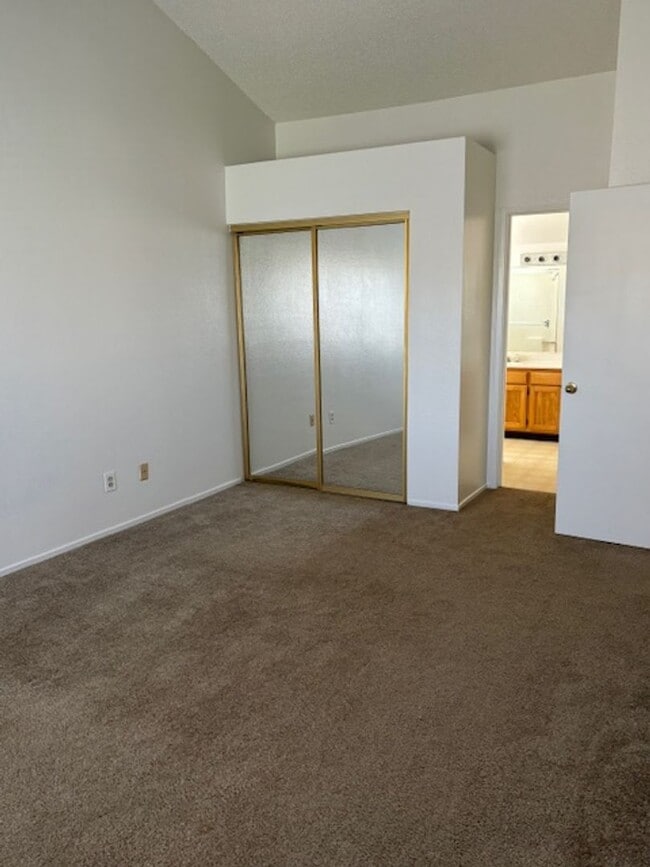 Building Photo - Beautiful 4 Bedroom, 3 Bathroom House Available Now!