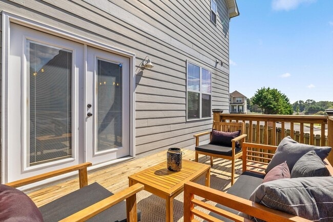 Building Photo - 718 Windrush Loop