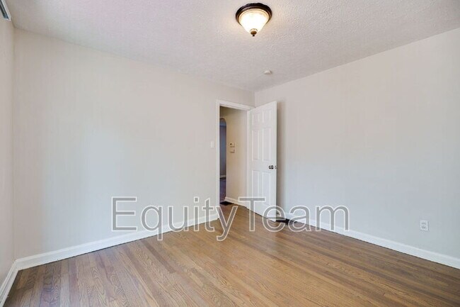 Building Photo - 6949 Marbev Dr